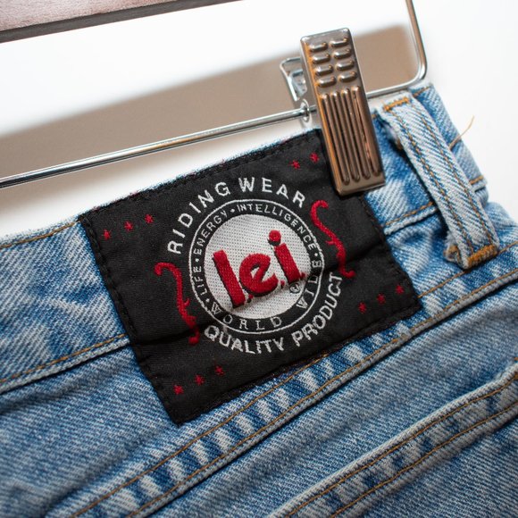 Vintage LEI 90s/Y2K Fashion High Waist Button Fly Shorts size 11 Medium Wash - Picture 3 of 6